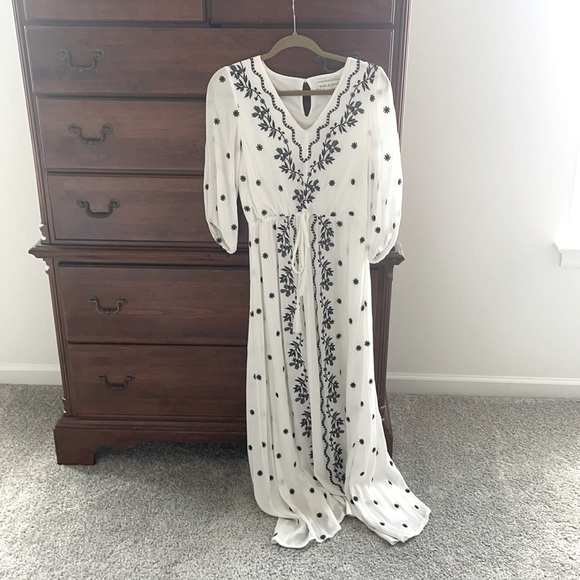 Piper & Scoot: The Alida Embroidered Maxi Dress - Picture 2 of 3